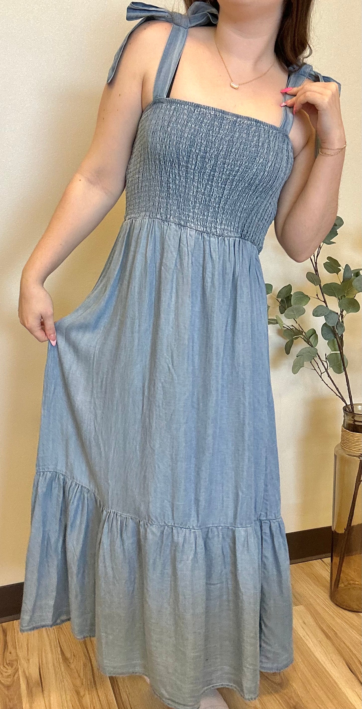 LIVE IN THE MOMENT SMOCKED CHAMBRAY MIDI DRESS