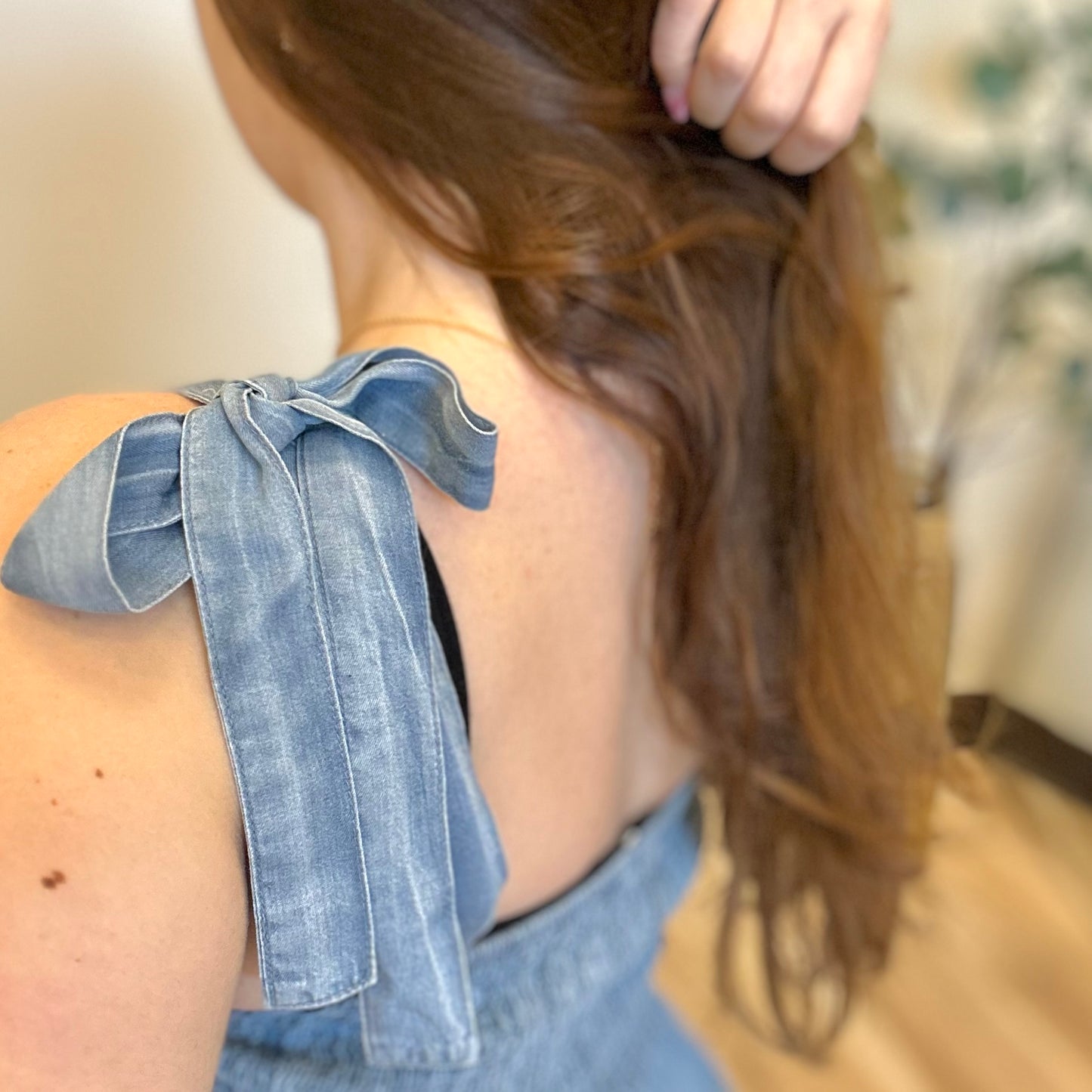 LIVE IN THE MOMENT SMOCKED CHAMBRAY MIDI DRESS