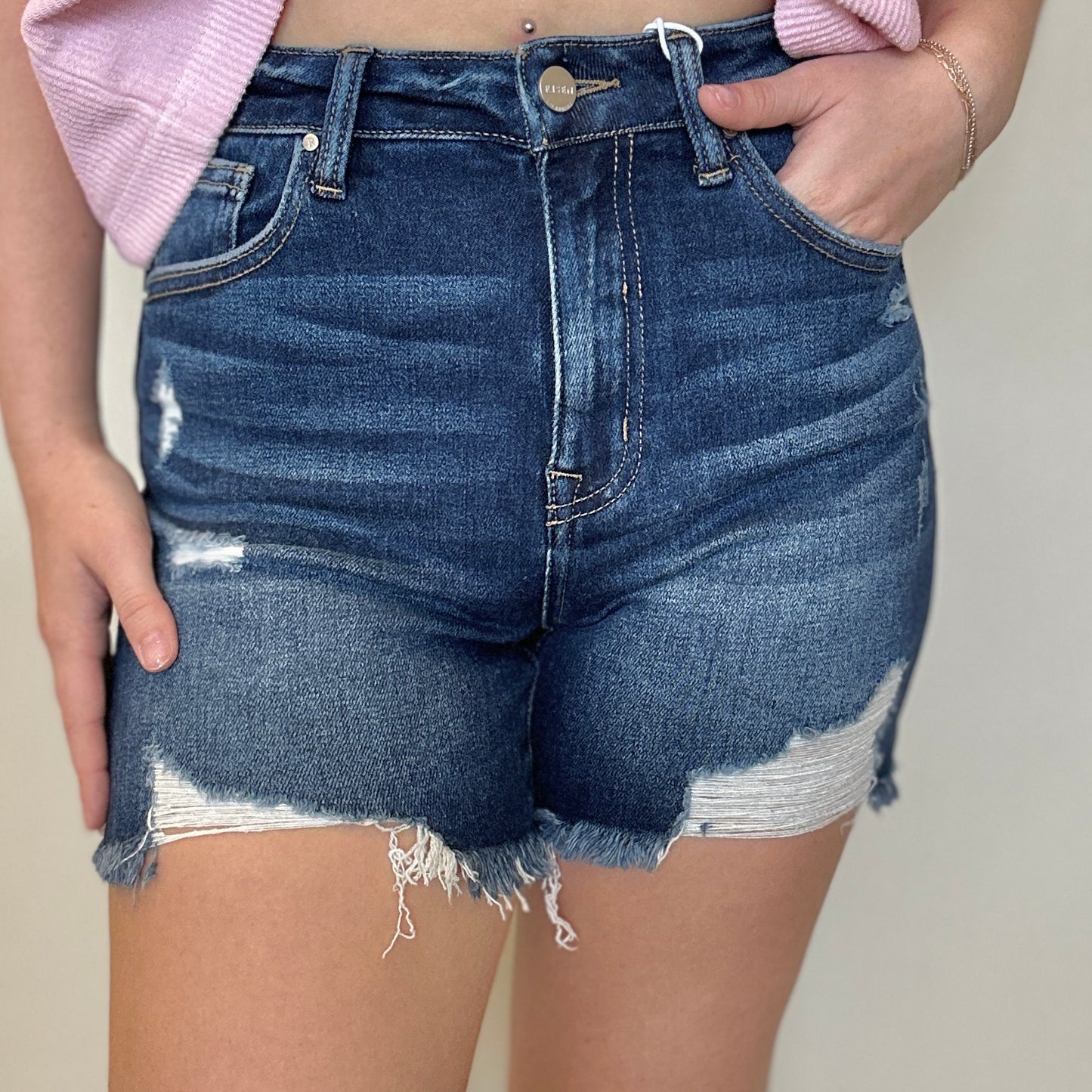 Dakota Risen Shorts – Dark Wash