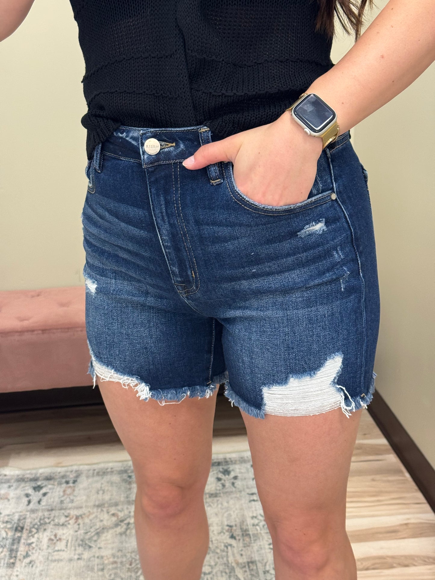 Dakota Risen Shorts – Dark Wash