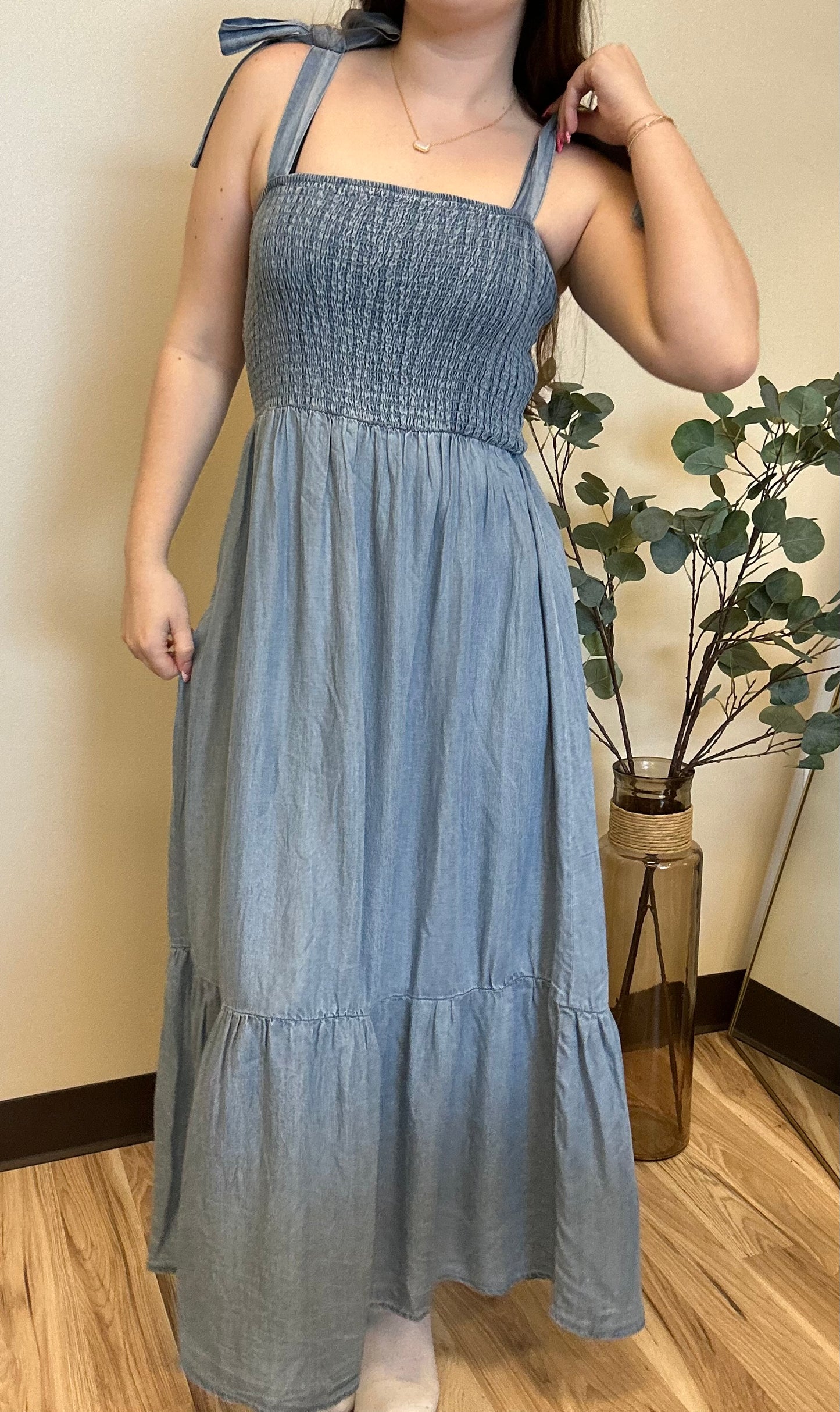 LIVE IN THE MOMENT SMOCKED CHAMBRAY MIDI DRESS