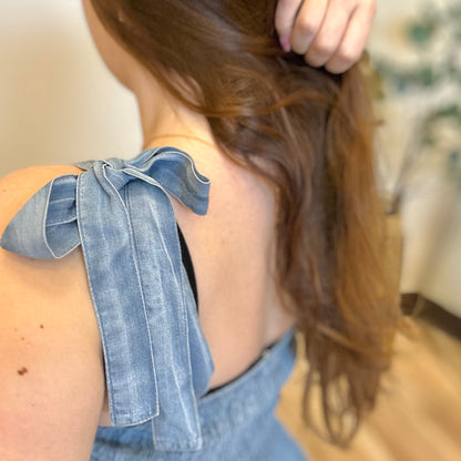 LIVE IN THE MOMENT SMOCKED CHAMBRAY MIDI DRESS