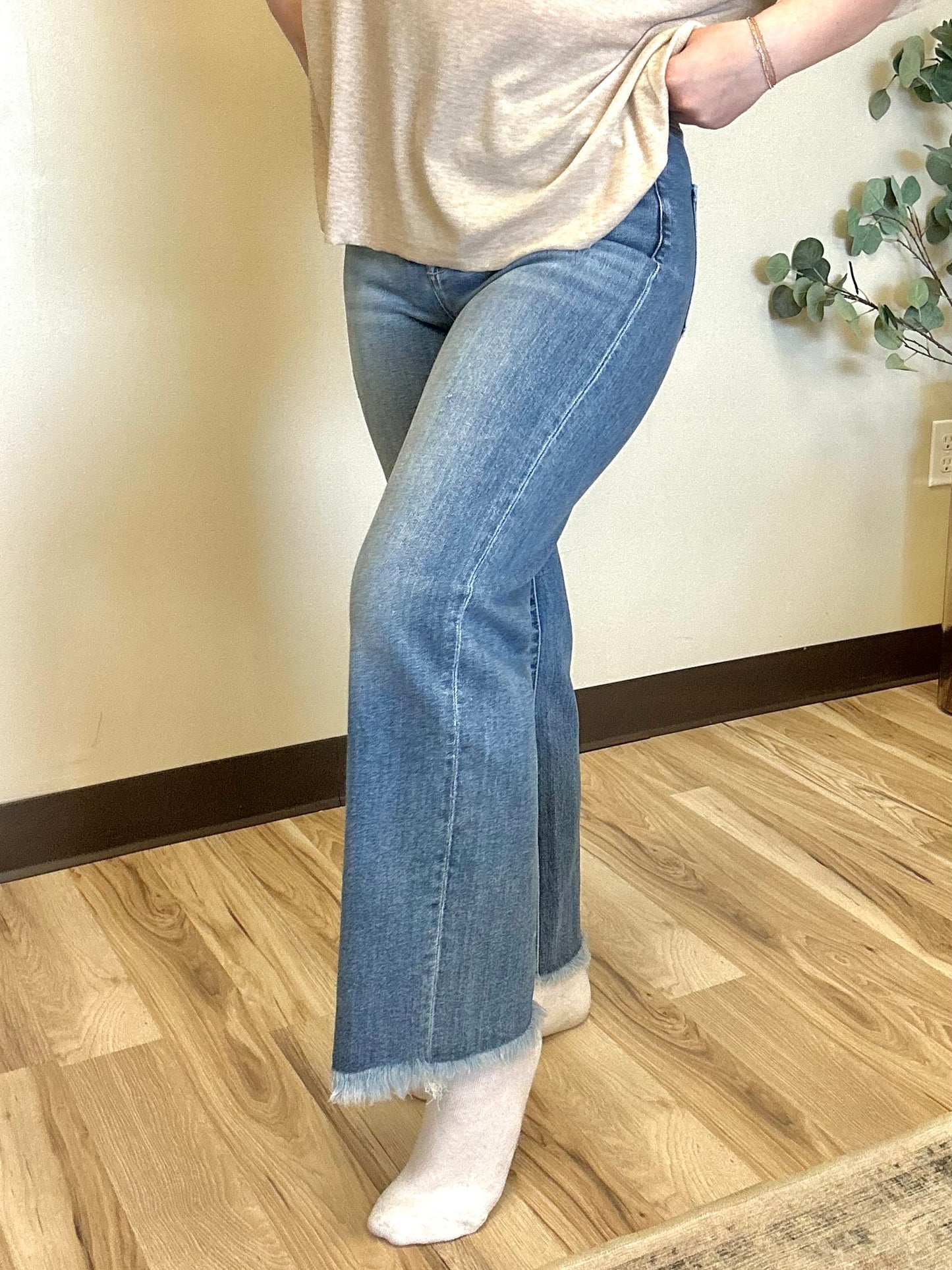 Ella High Rise Crop Straight-Frayed