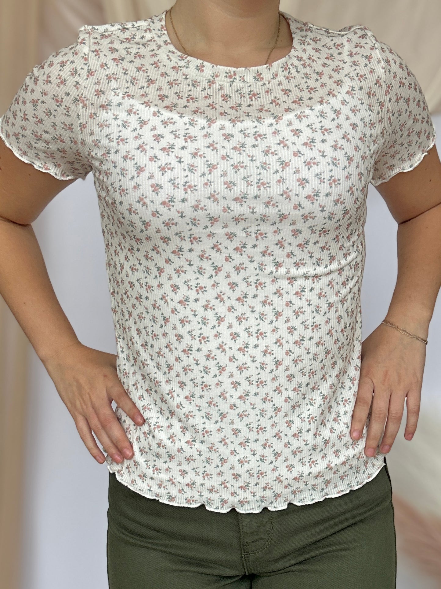LETTUCE EDGE TEE IN COTTAGE CLAY