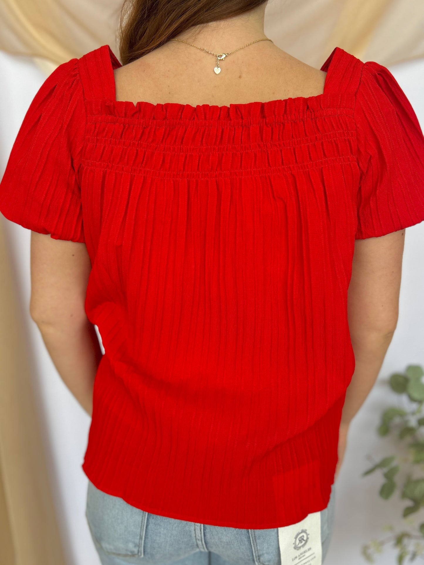 WOVEN CRINKLE TOP IN CHERRY RED