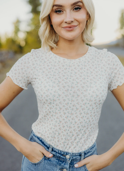 LETTUCE EDGE TEE IN COTTAGE CLAY