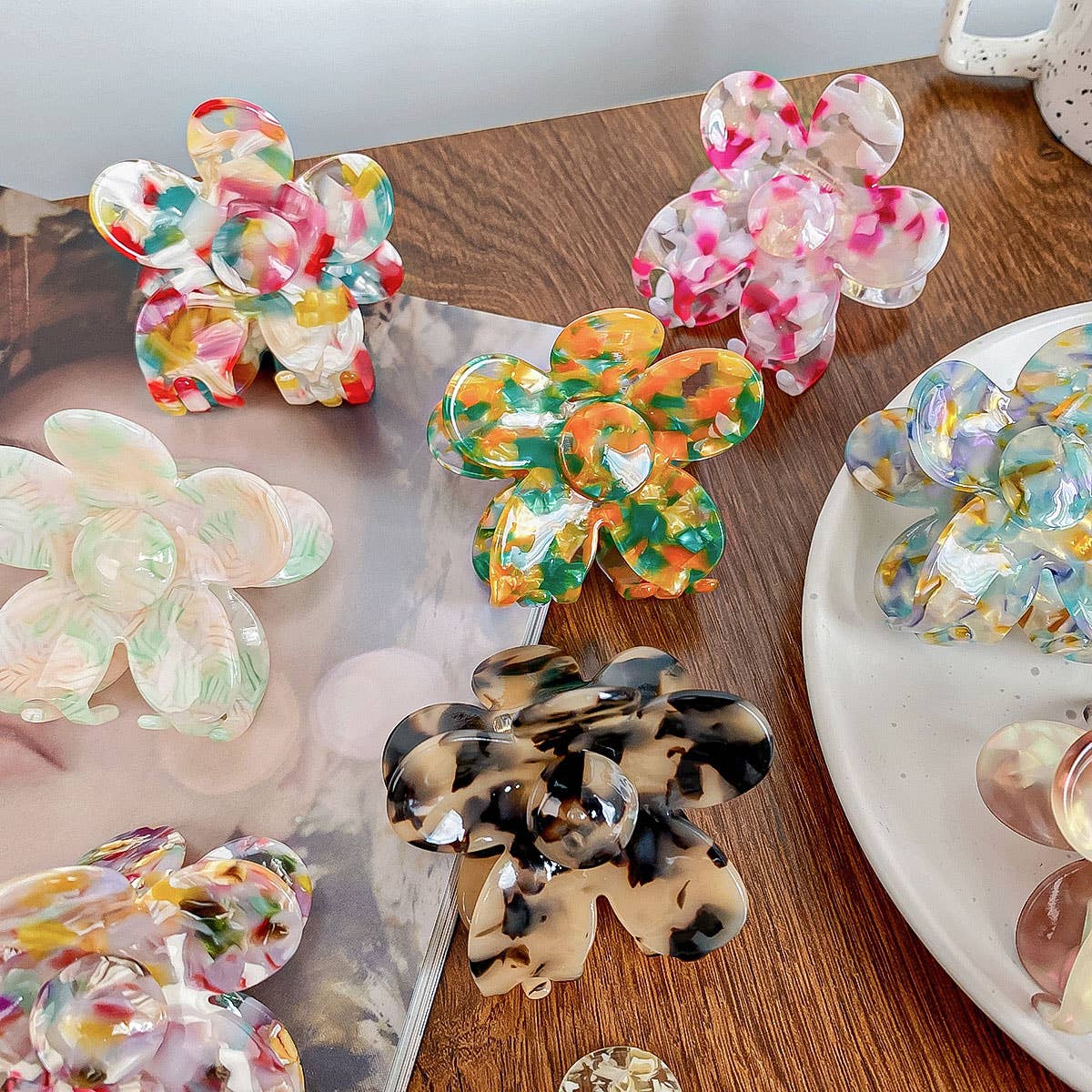 FLOWERS TORTOISE SHELL HAIR CLAW CLIPS